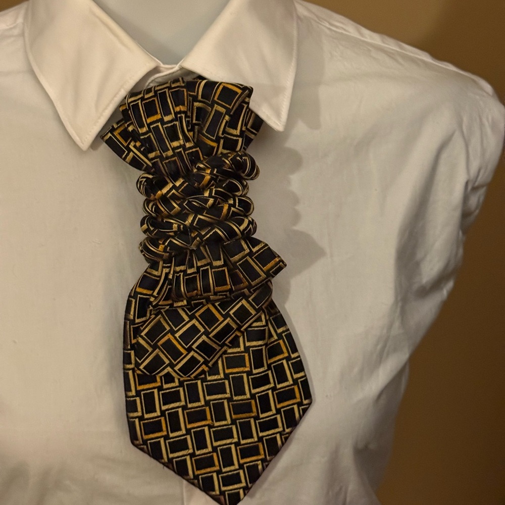 Geometric Patterned Tie